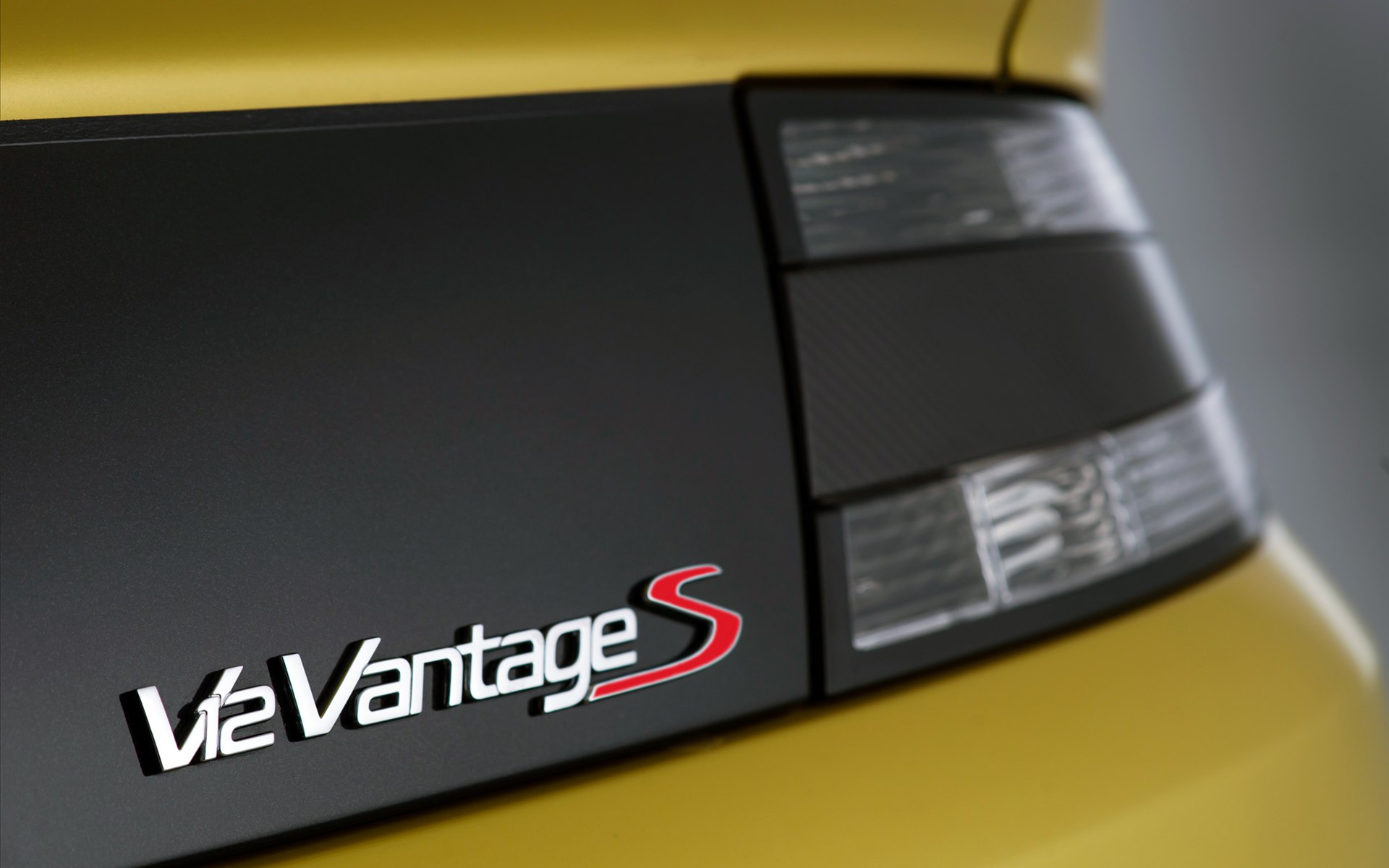 Aston Martin V12 Vantage S 2014